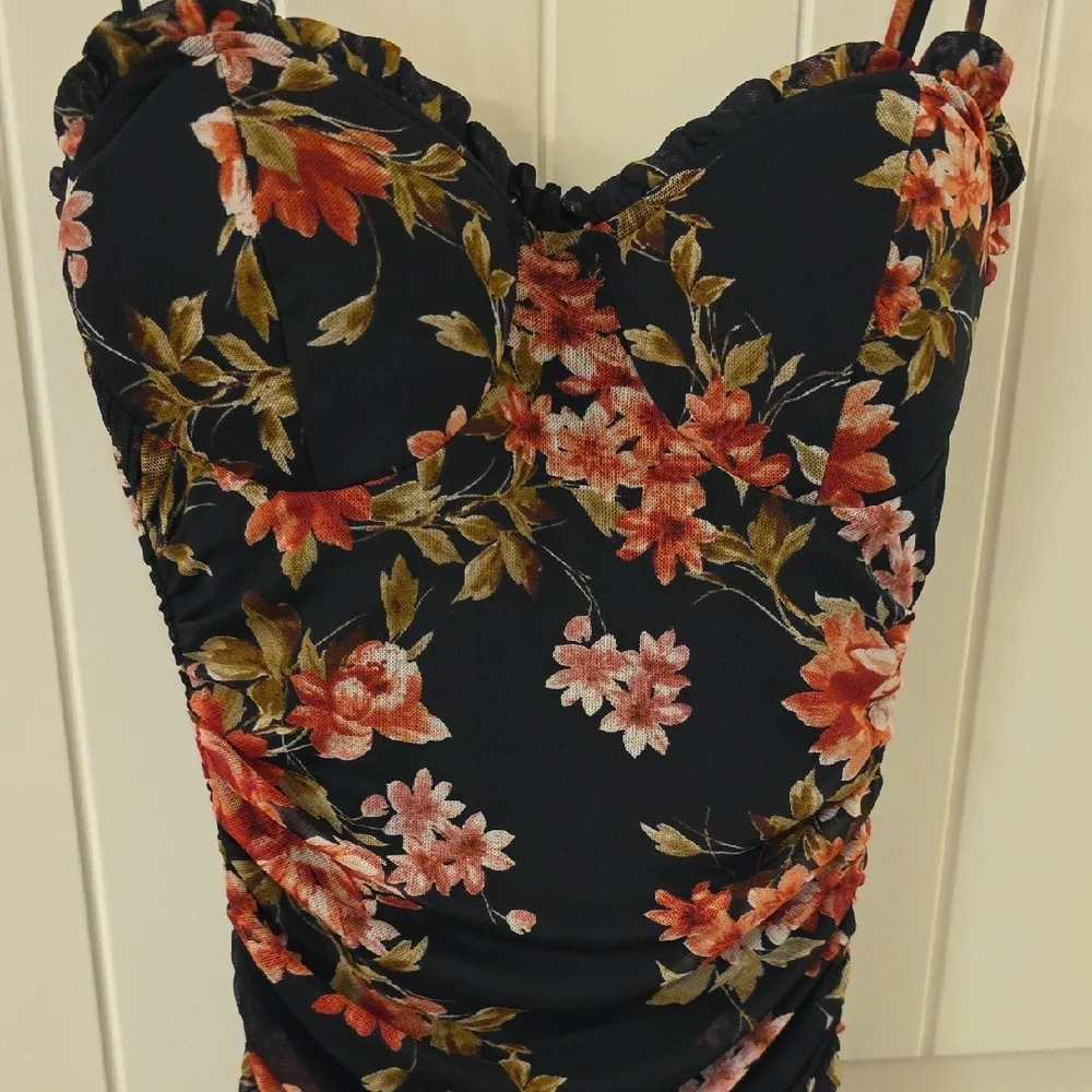 Windsor Black Floral Sweetheart Ruched Midi Dress - Picture 3 of 6